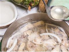 鸡肉行业上半年亏多盈少 中国鲜鸡肉行业市场调研