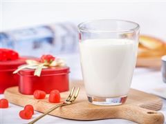 伊利股份：千亿乳企业绩创纪录 纯牛奶行业发展趋势分析